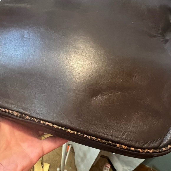 Perlina Brown Leather Shoulder Bag with Crescent Shape - Picture 2 of 7